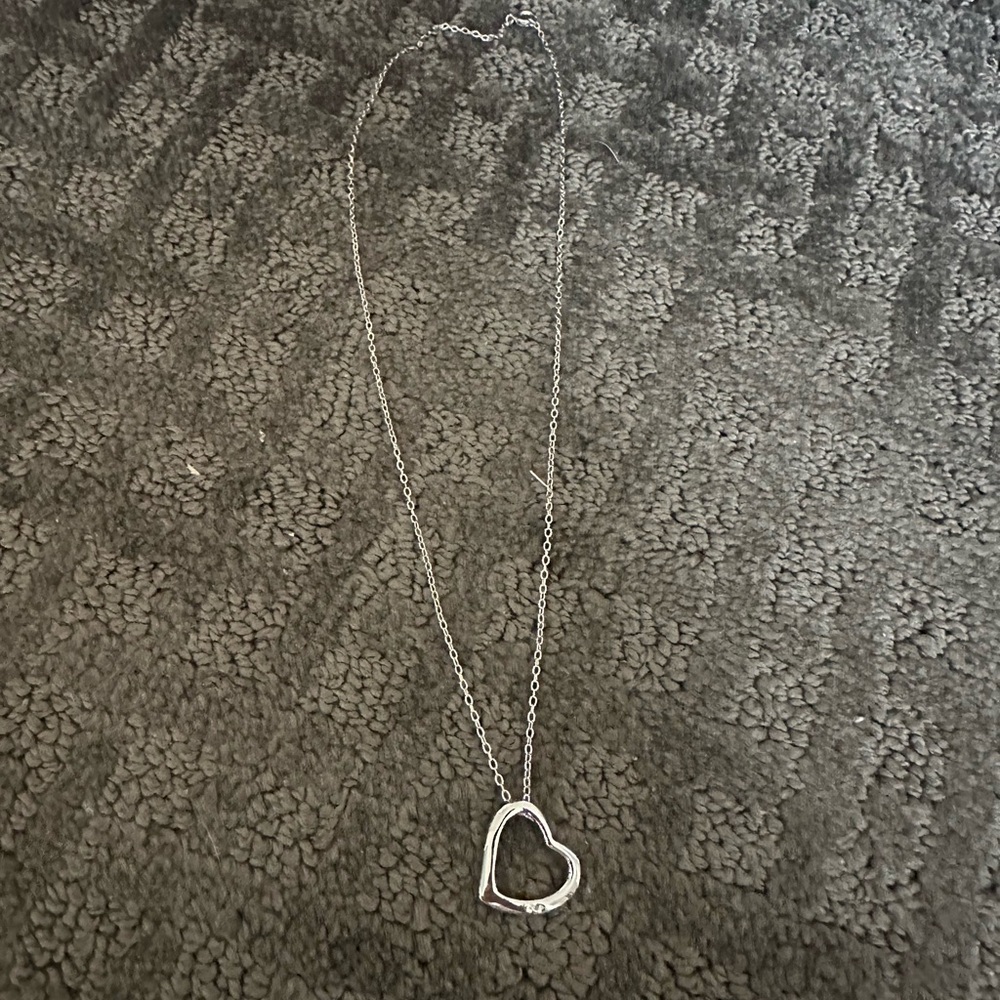 GENEVIVE SYLVIE COEUR CONTOUR HEART NECKLACE